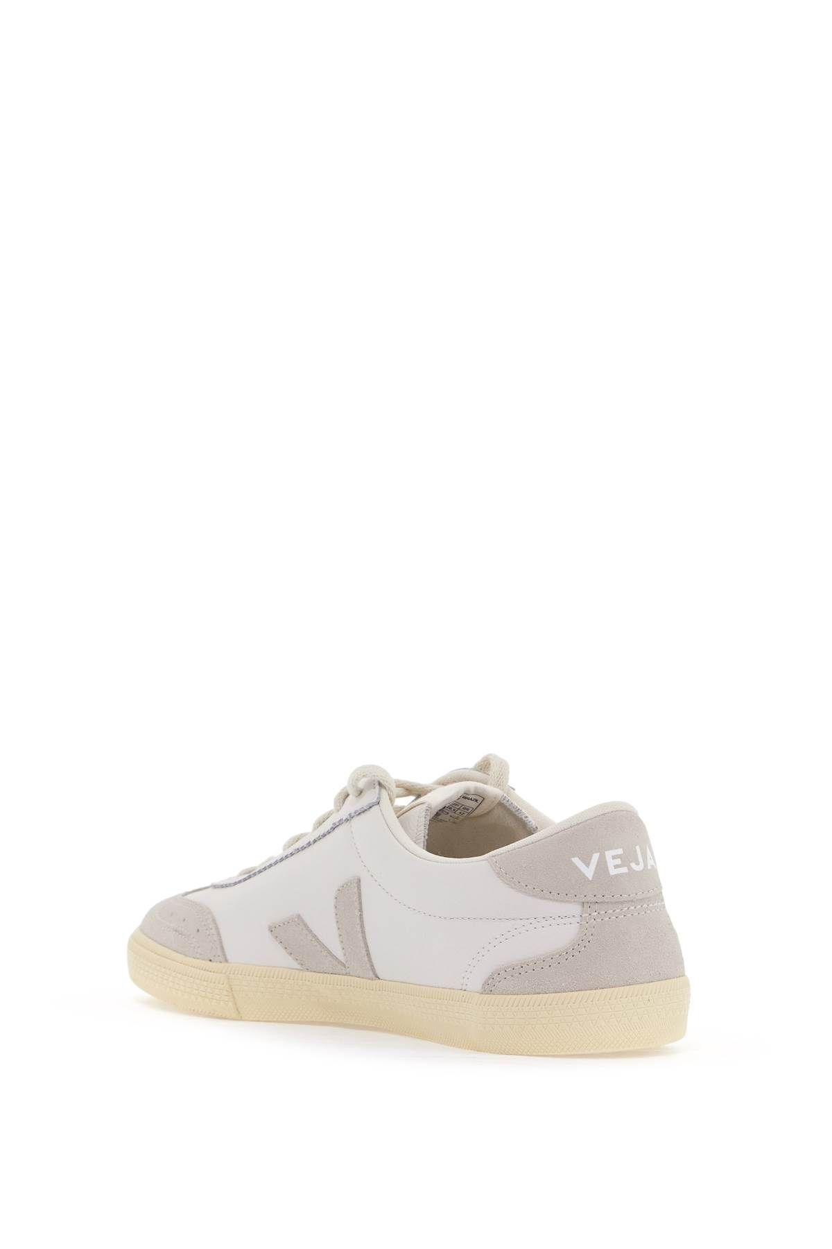 Shop Veja Volleyball Sne In White