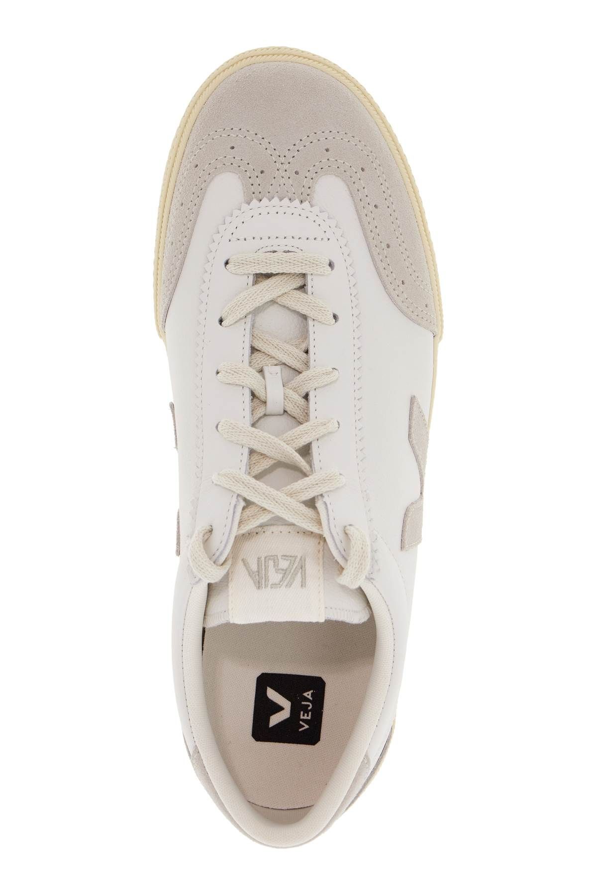 Shop Veja Volleyball Sne In White