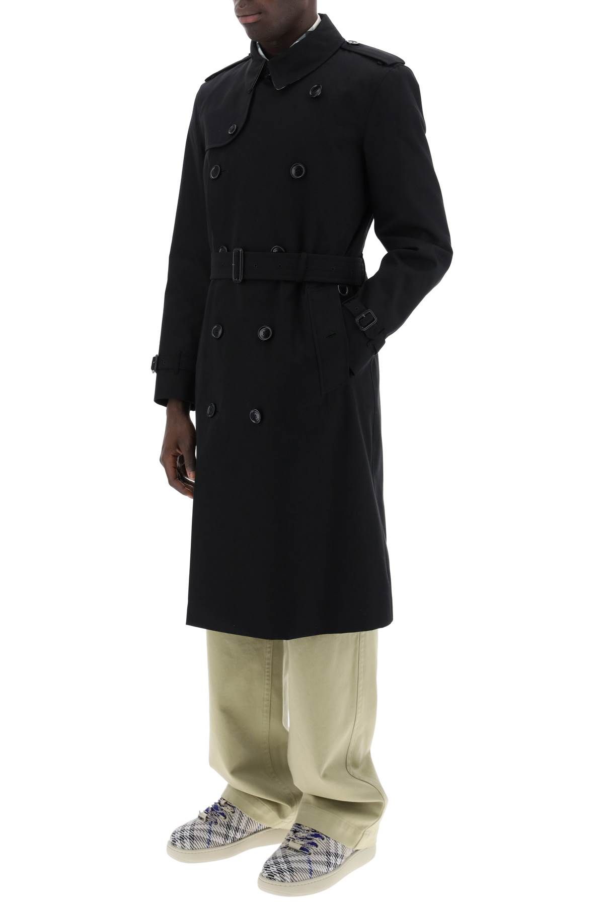 Shop Burberry Heritage Kensington Trench In Black